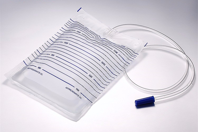 Urine bag without outlet